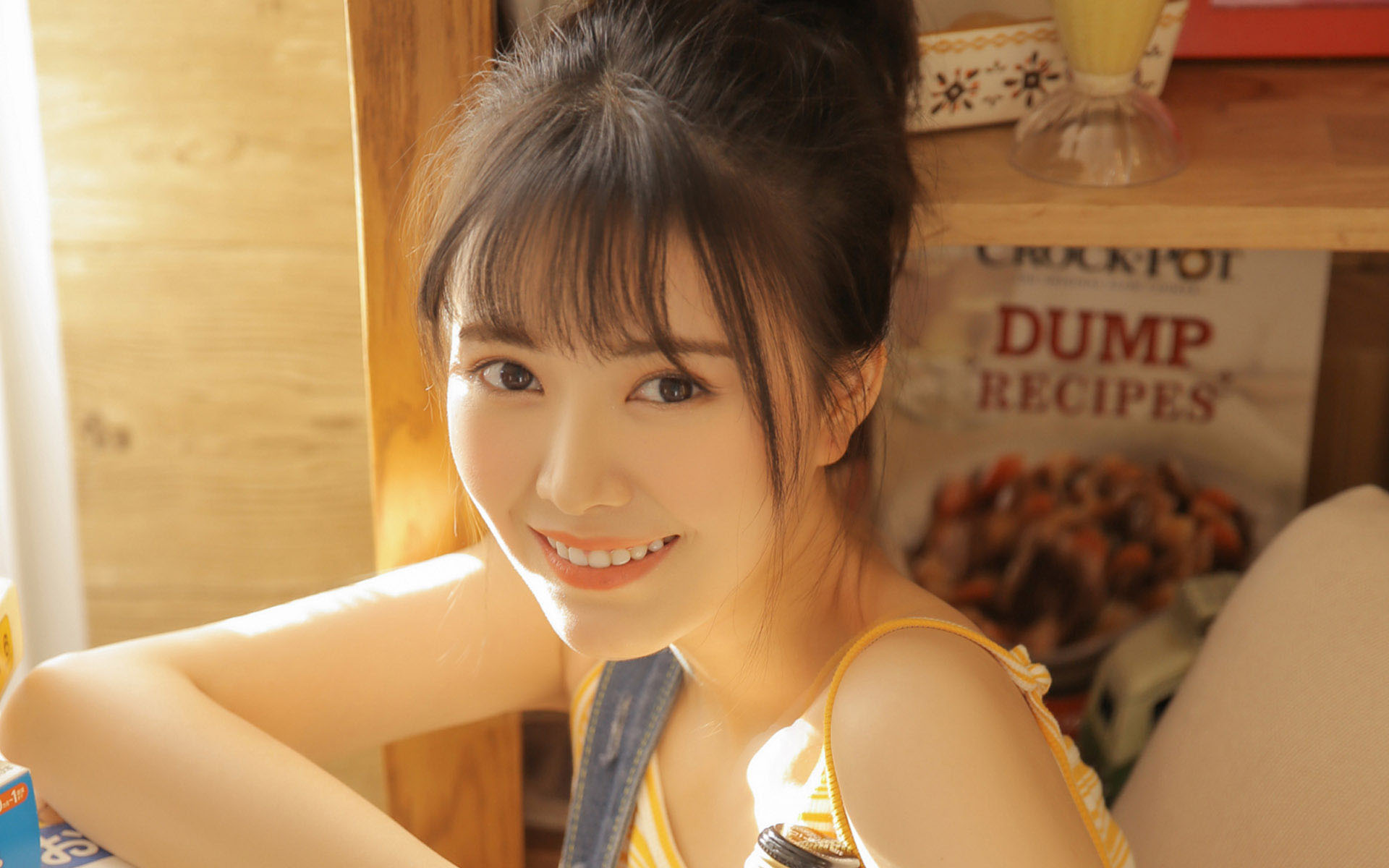 背带裤美女