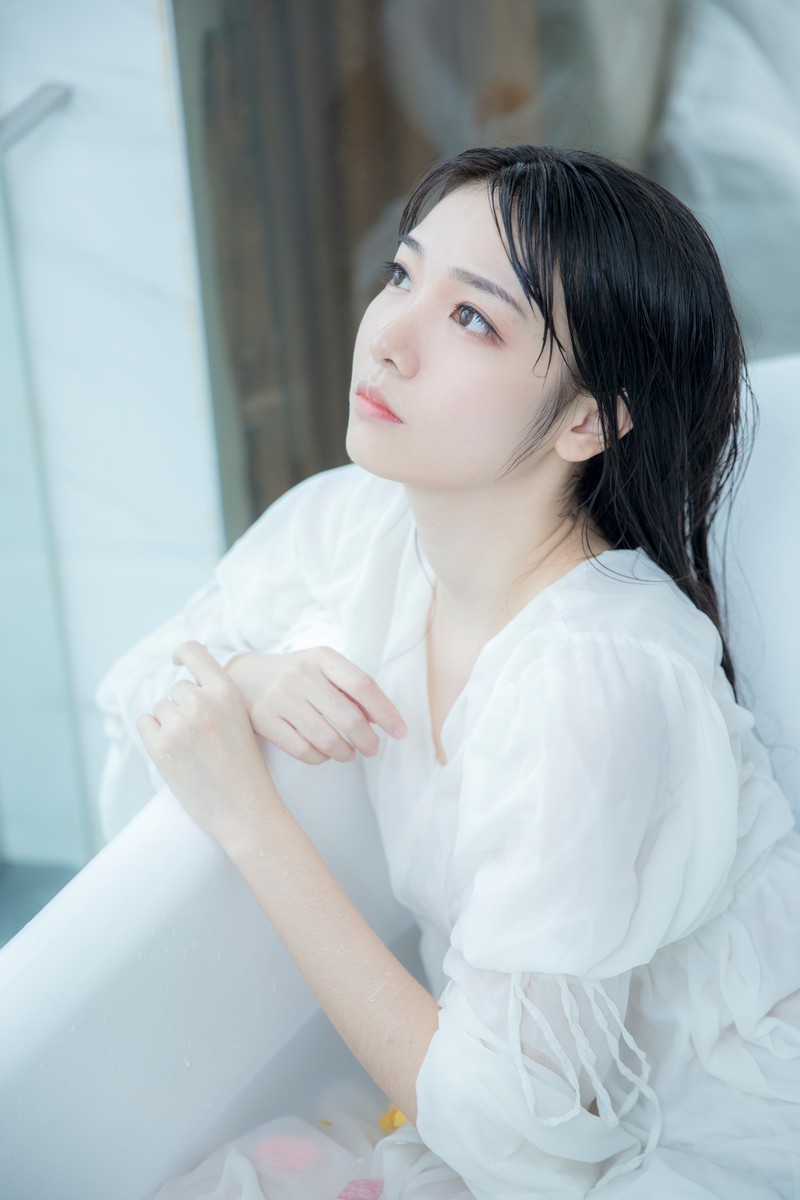 美女出浴