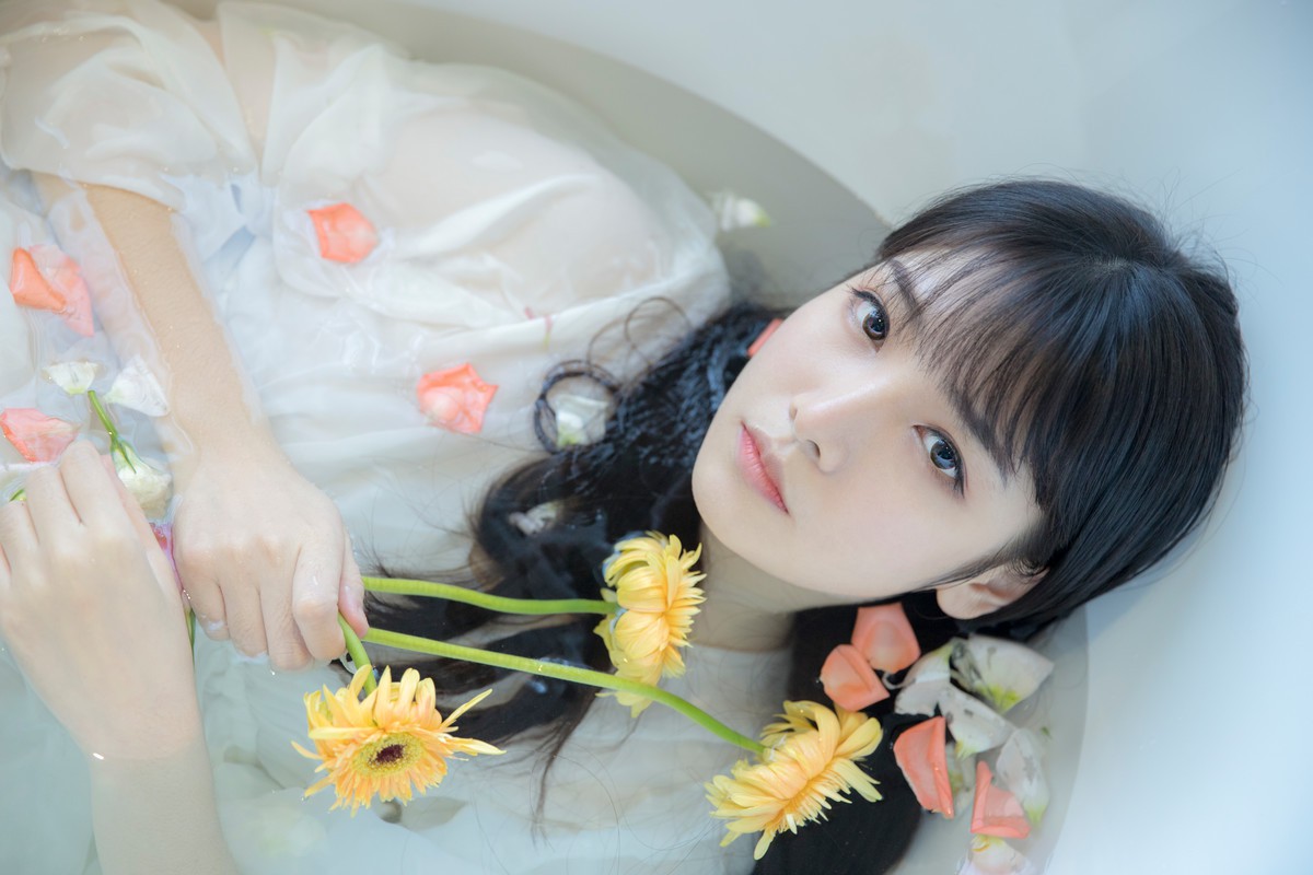 美女出浴