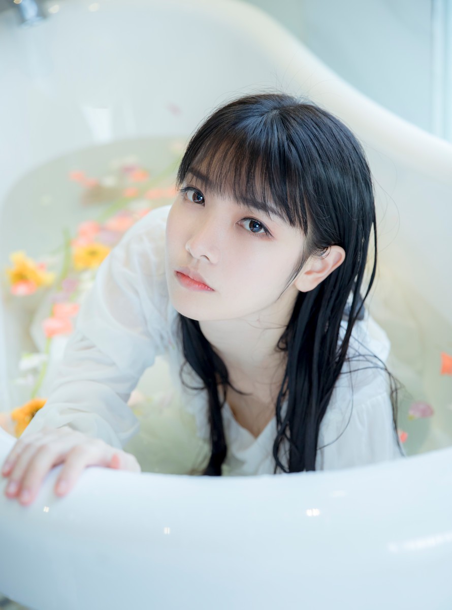 美女出浴