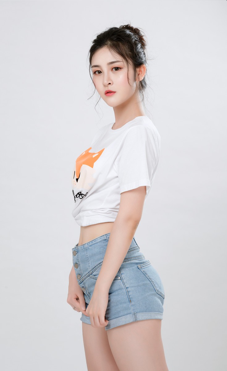 一只朝小喵—元气少女