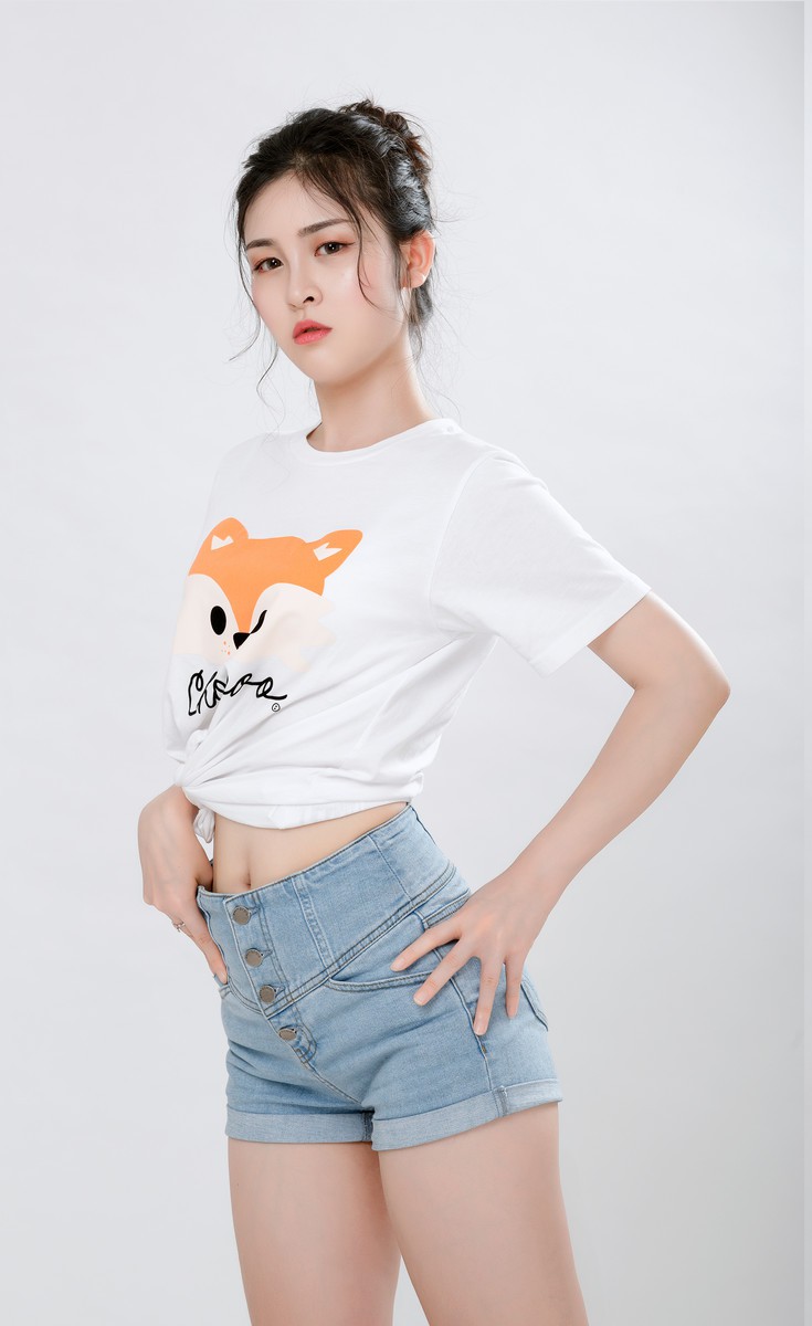 一只朝小喵—元气少女