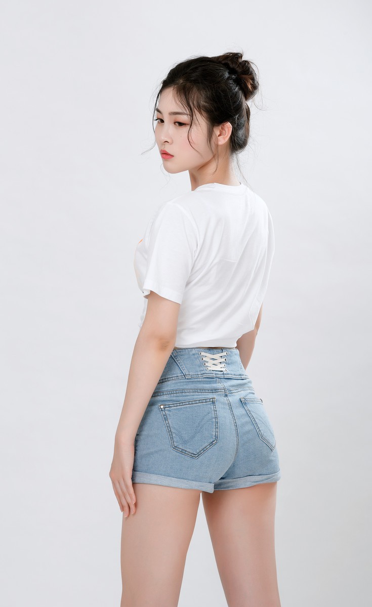 一只朝小喵—元气少女