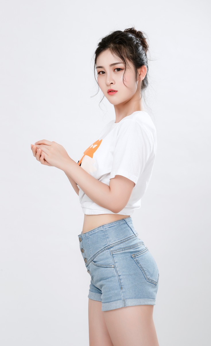 一只朝小喵—元气少女
