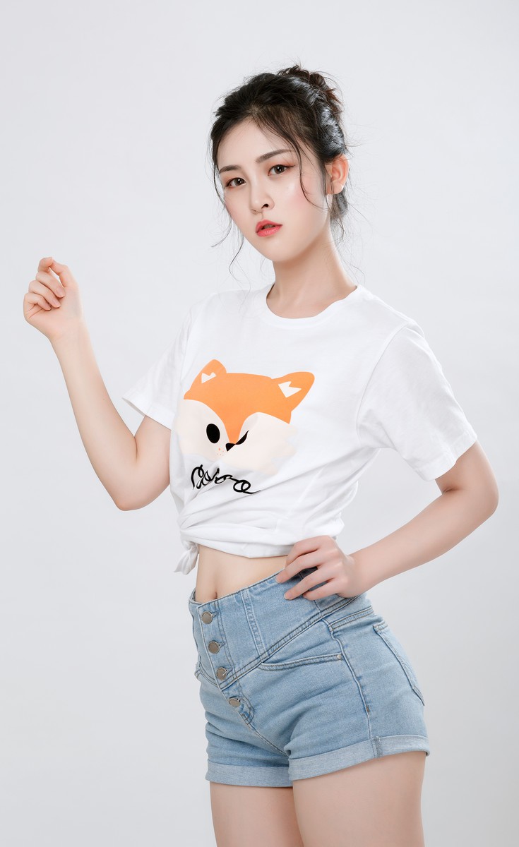 一只朝小喵—元气少女