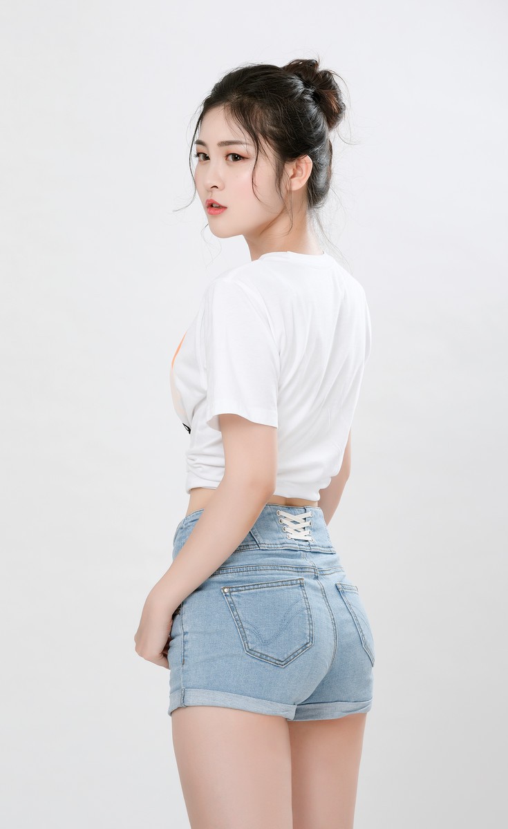 一只朝小喵—元气少女
