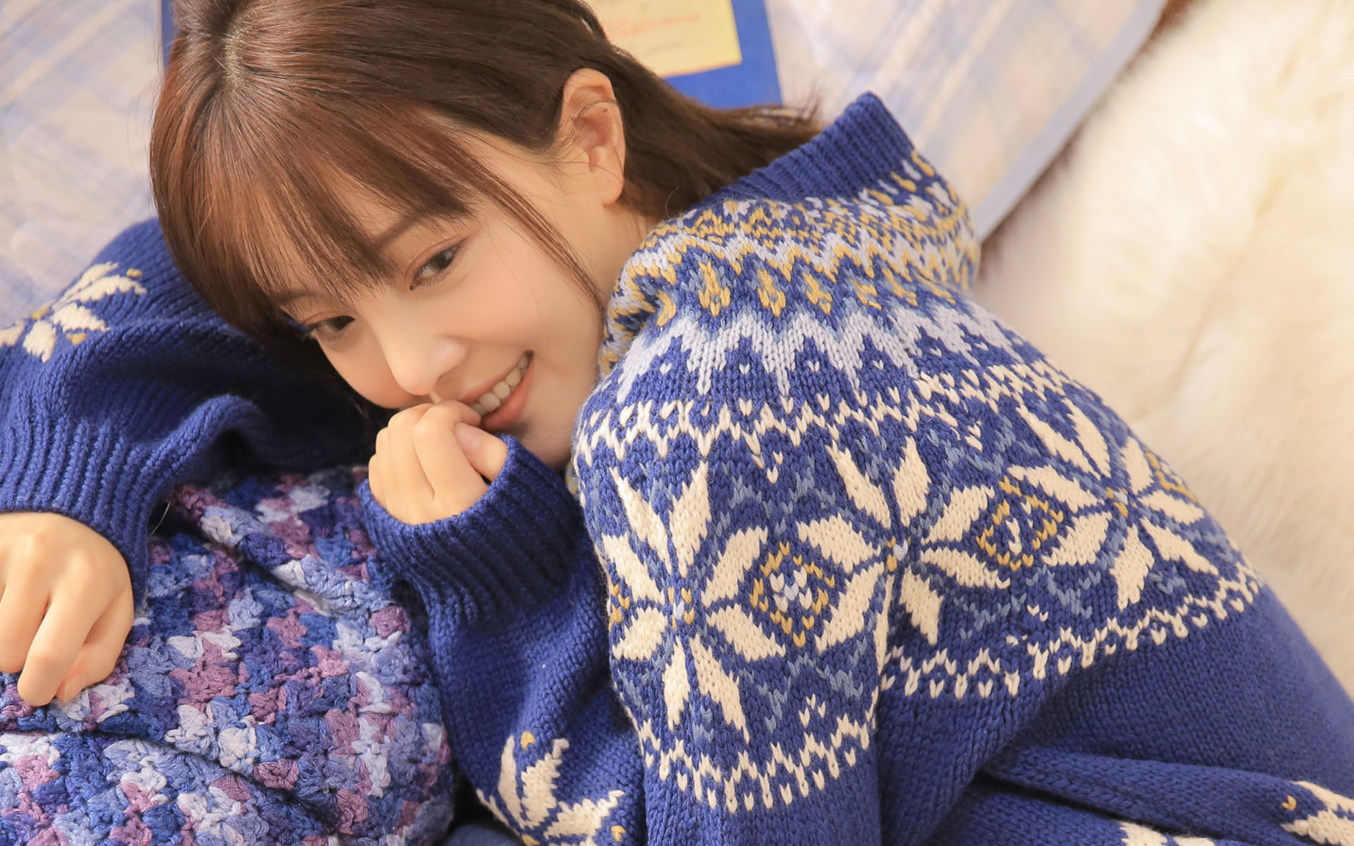 暖冬毛衣美女