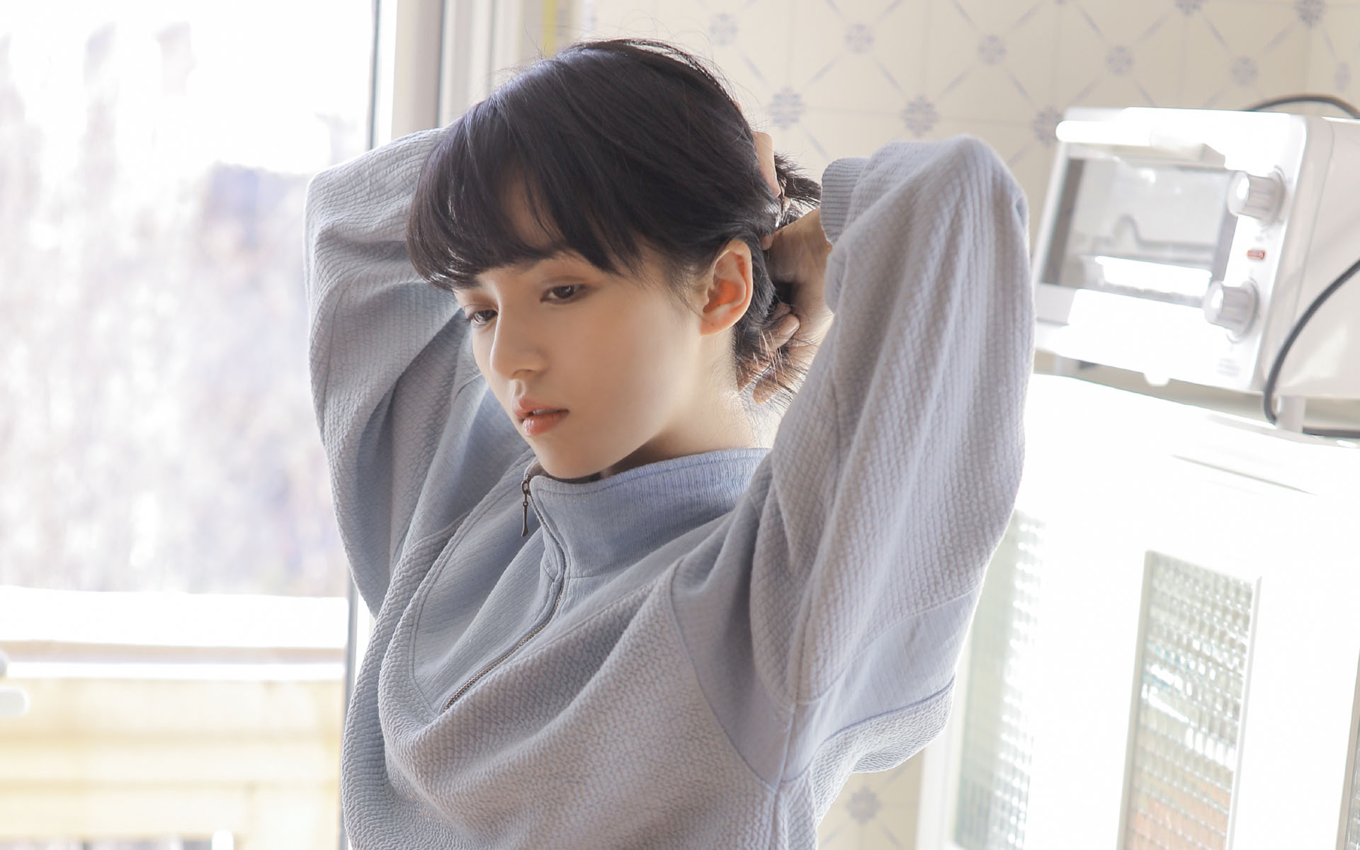 治愈短发美女