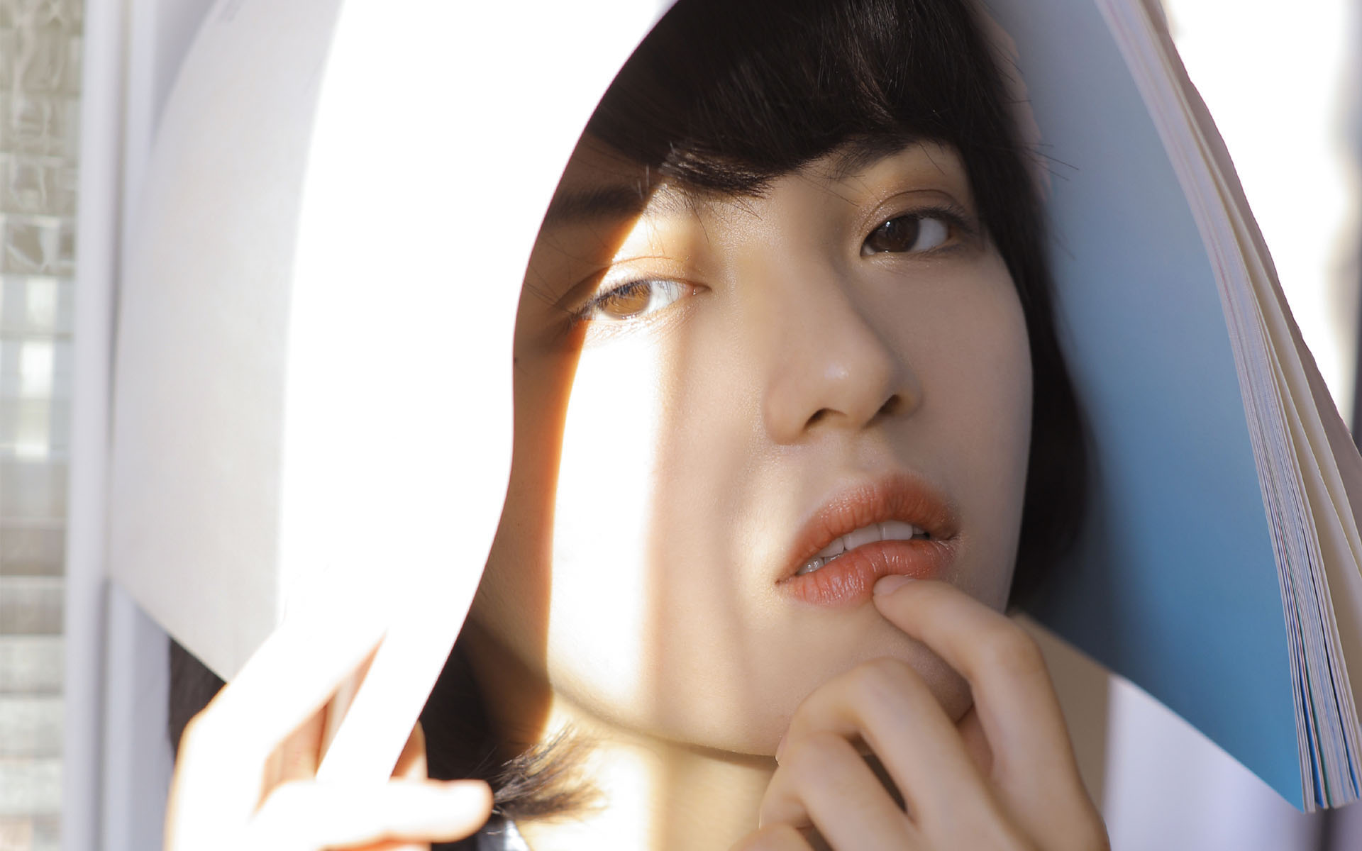 治愈短发美女