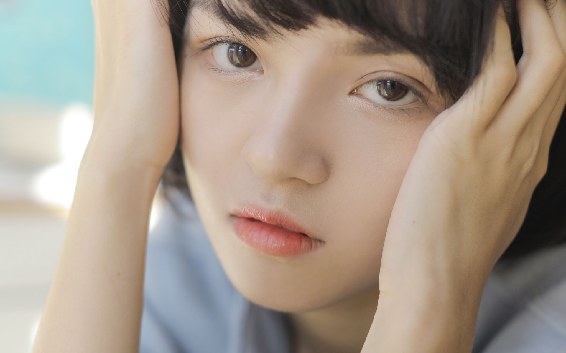 治愈短发美女