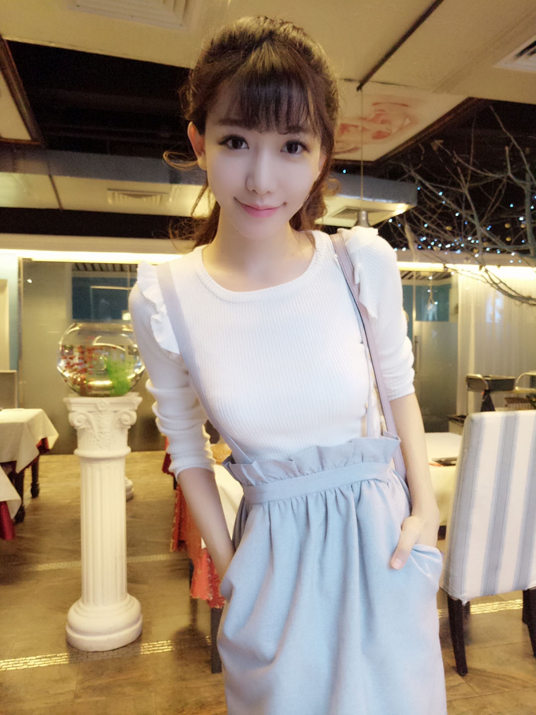 陈潇，女，出生于1992年，北京人，中国模特，毕业于北方工业大学。