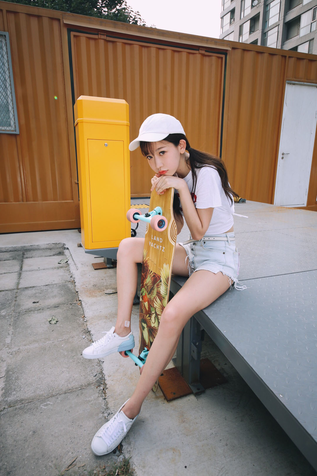 陈潇，女，出生于1992年，北京人，中国模特，毕业于北方工业大学。