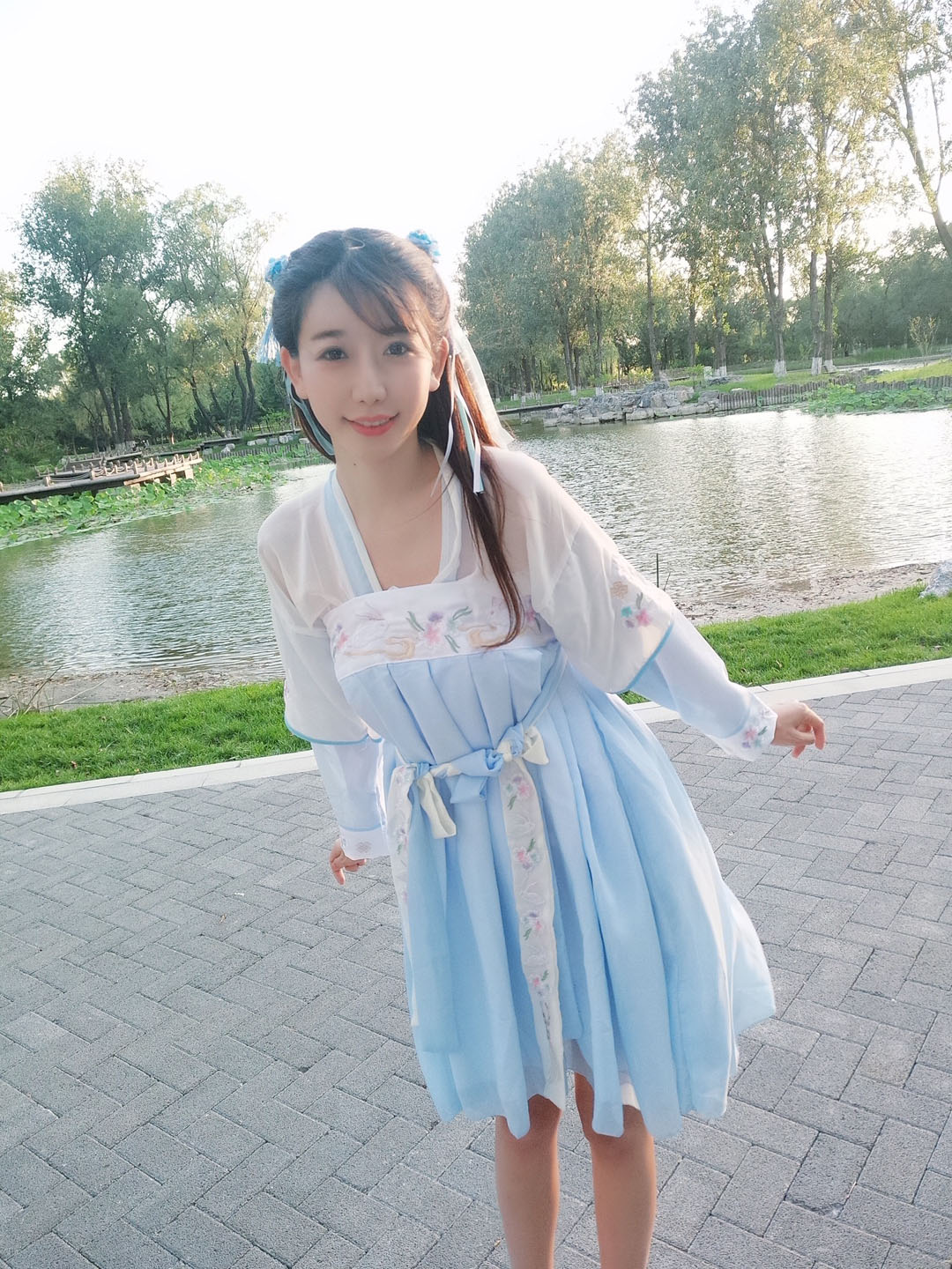 陈潇，女，出生于1992年，北京人，中国模特，毕业于北方工业大学。