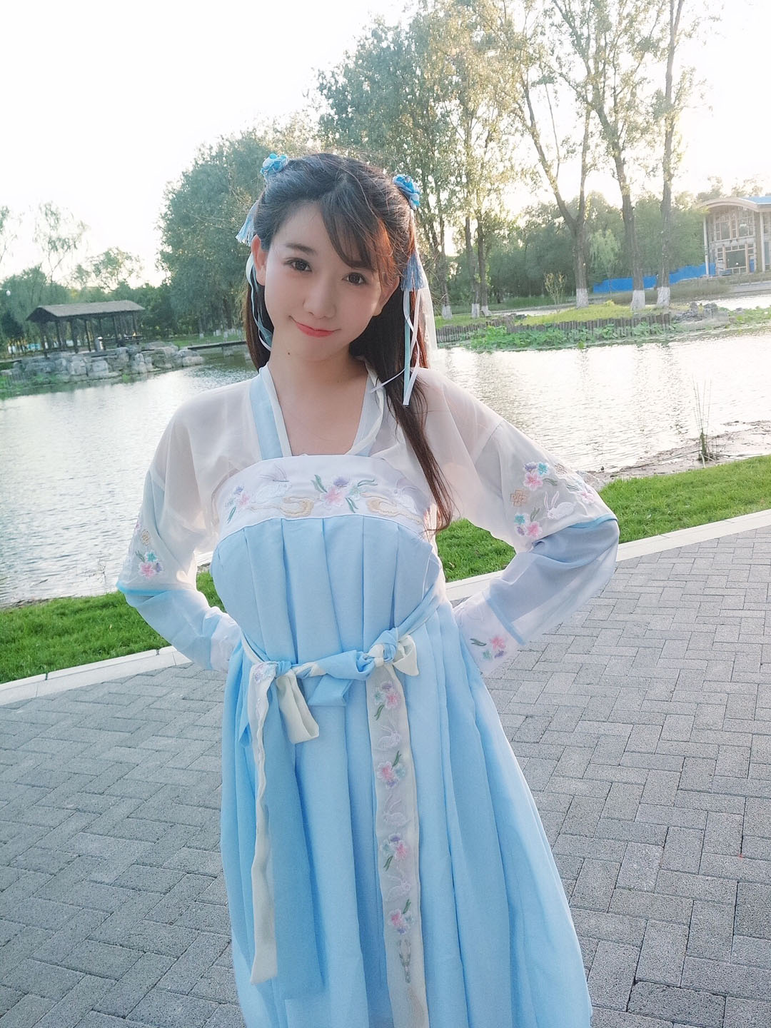 陈潇，女，出生于1992年，北京人，中国模特，毕业于北方工业大学。