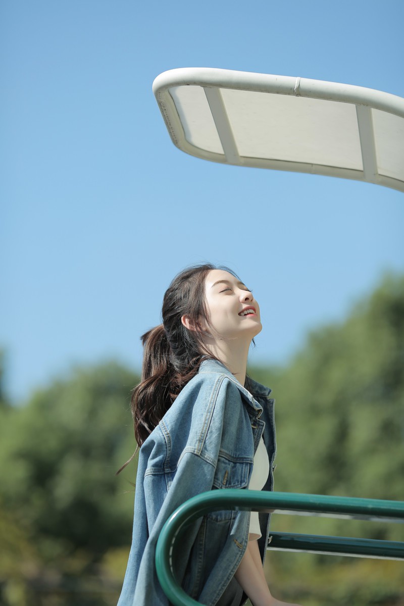 你是我藏在微风里的欢喜