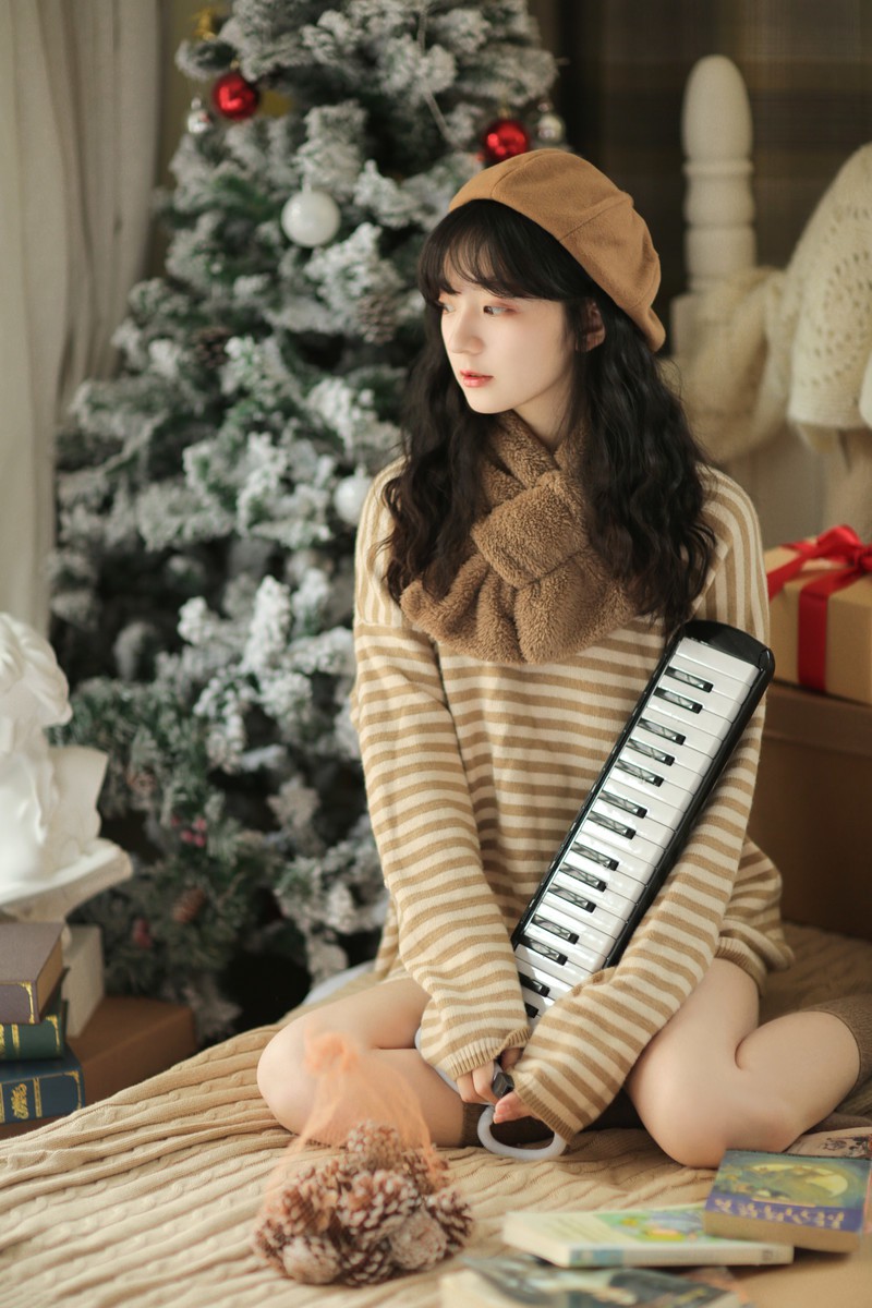I Wanna Be Your Christmas
