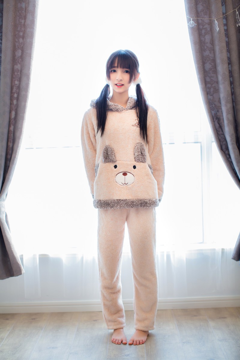 美女 & 睡衣