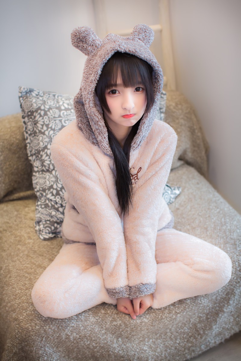 美女 & 睡衣
