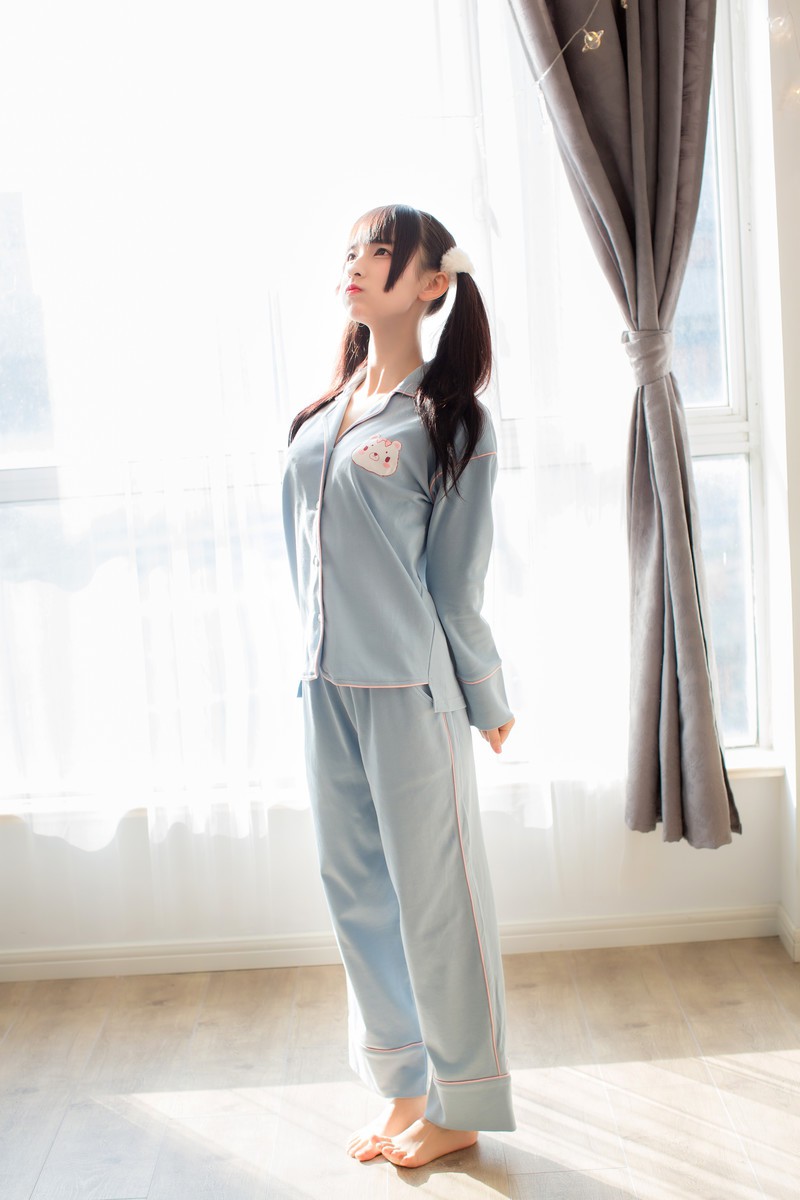 美女 & 睡衣