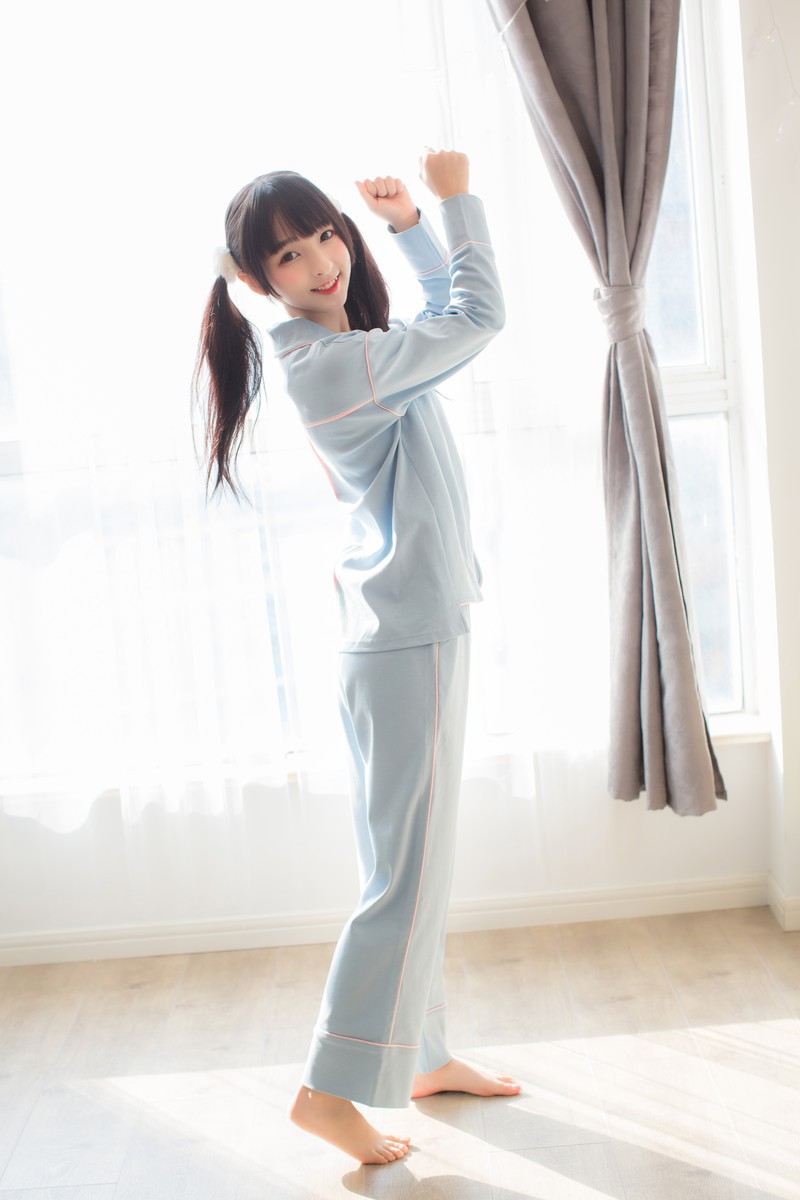 美女 & 睡衣