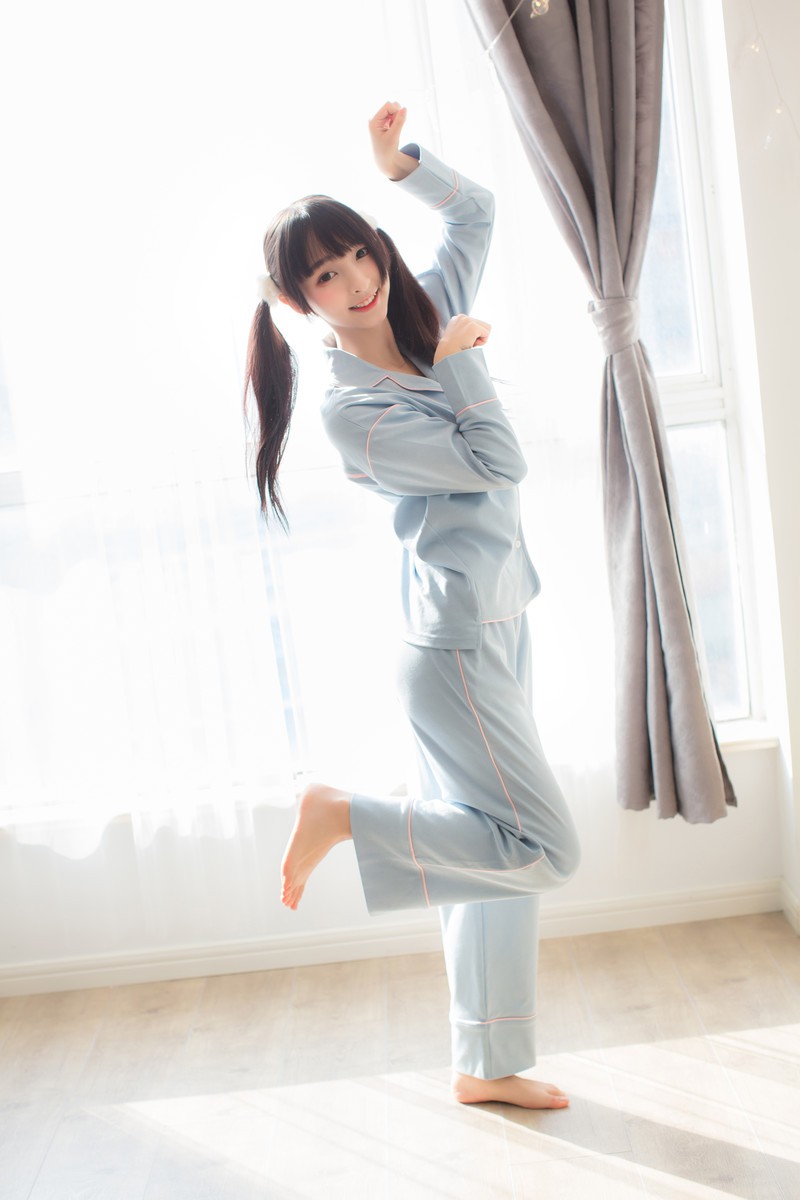 美女 & 睡衣