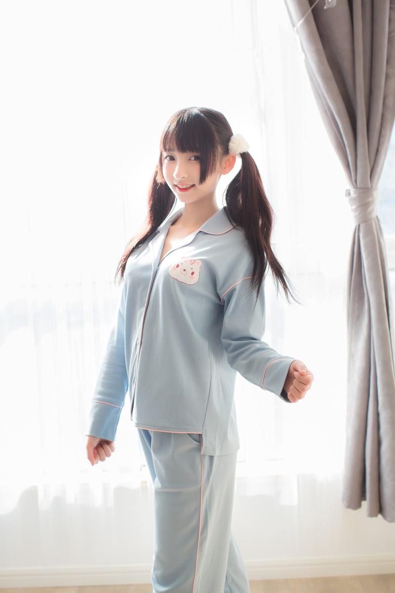 美女 & 睡衣