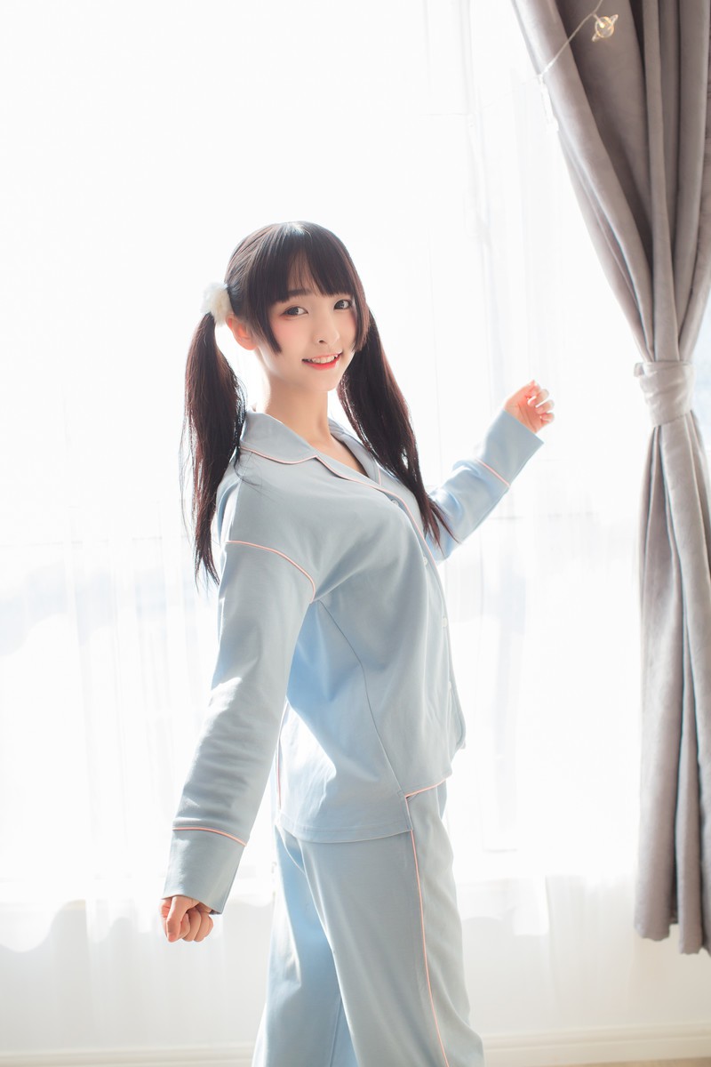 美女 & 睡衣