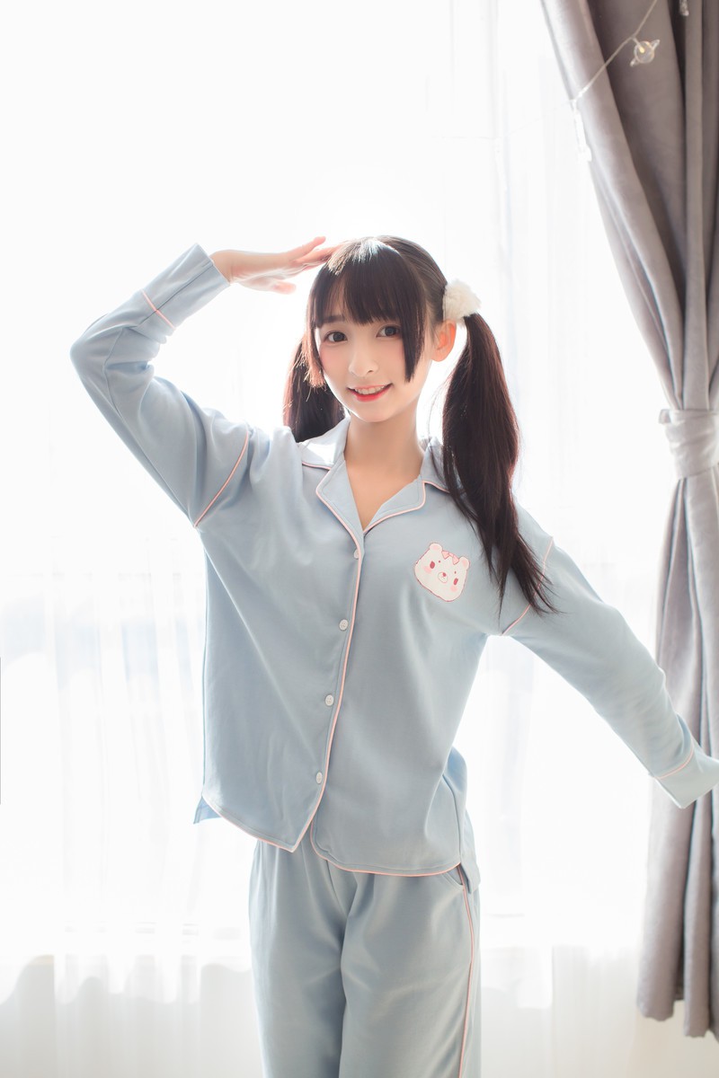 美女 & 睡衣