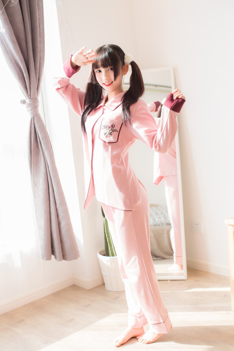 美女 & 睡衣