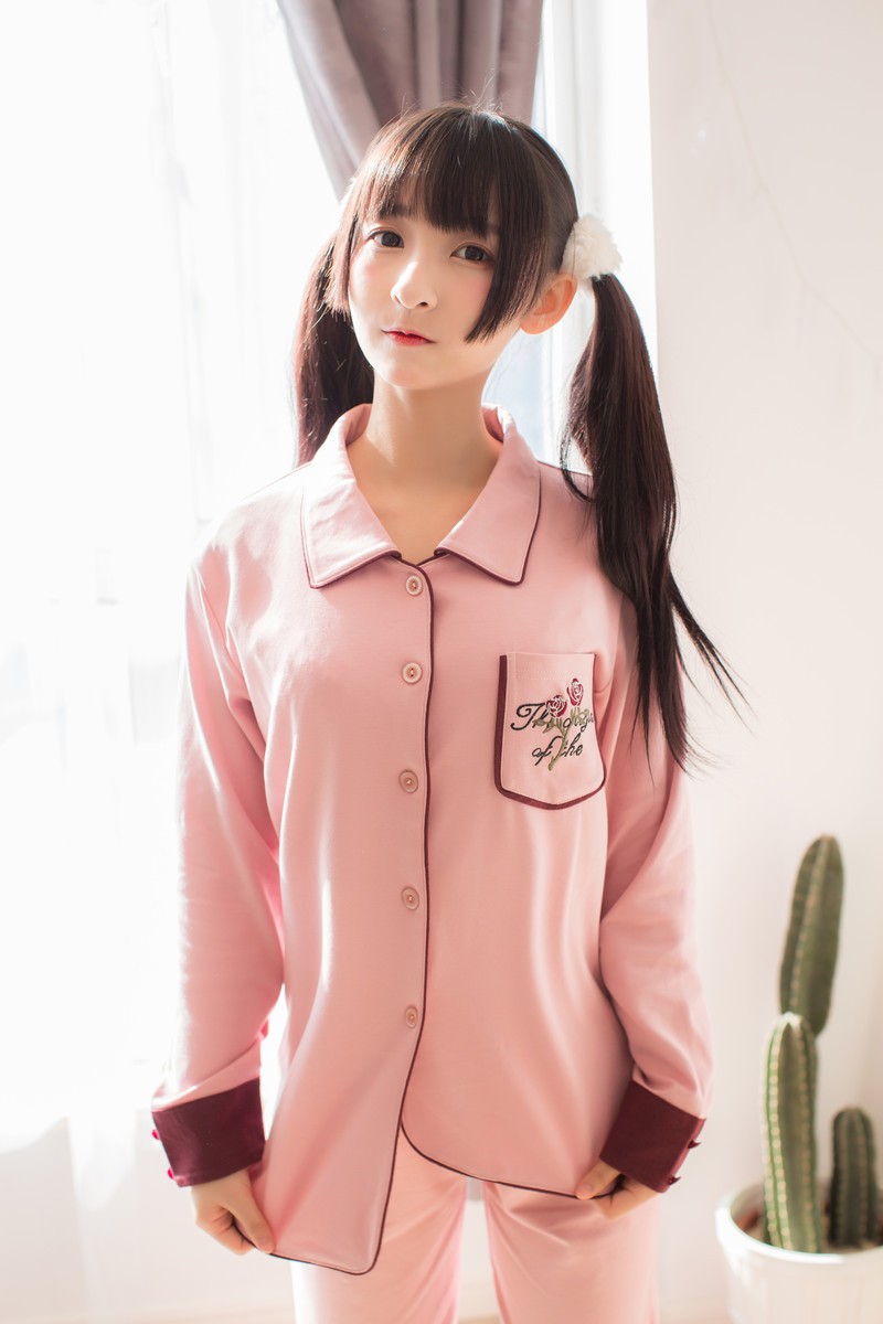 美女 & 睡衣