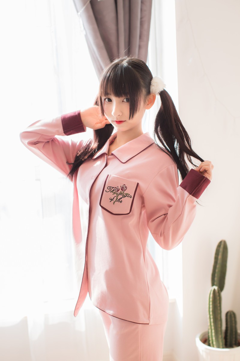美女 & 睡衣
