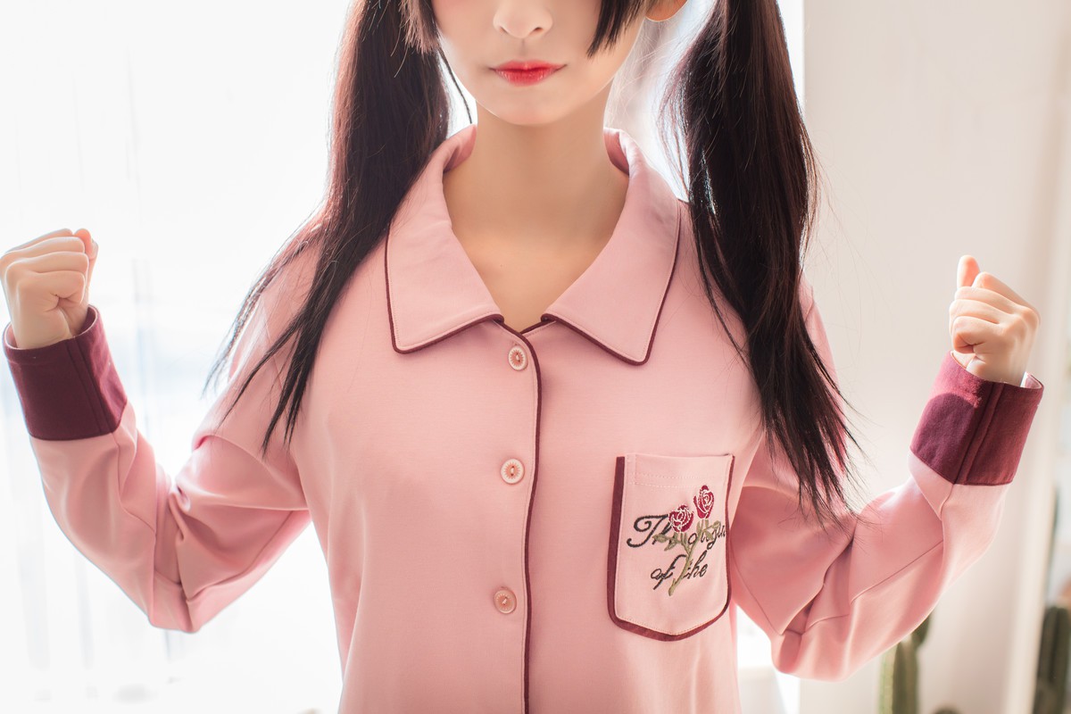 美女 & 睡衣
