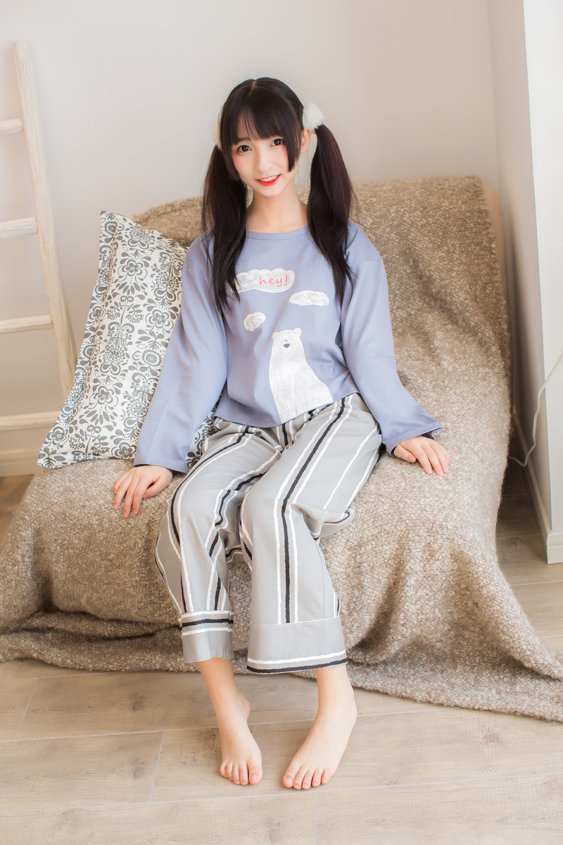 美女 & 睡衣