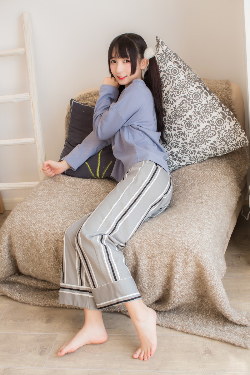 美女 & 睡衣