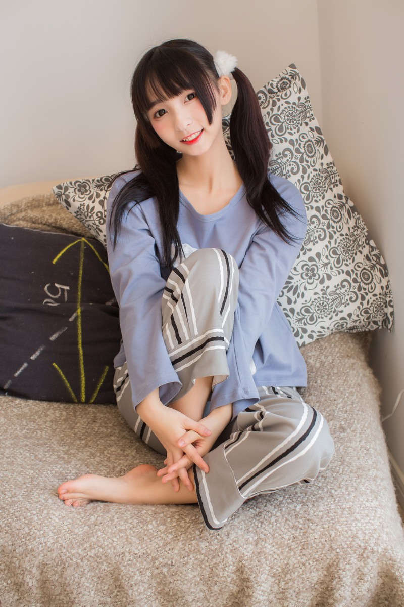 美女 & 睡衣