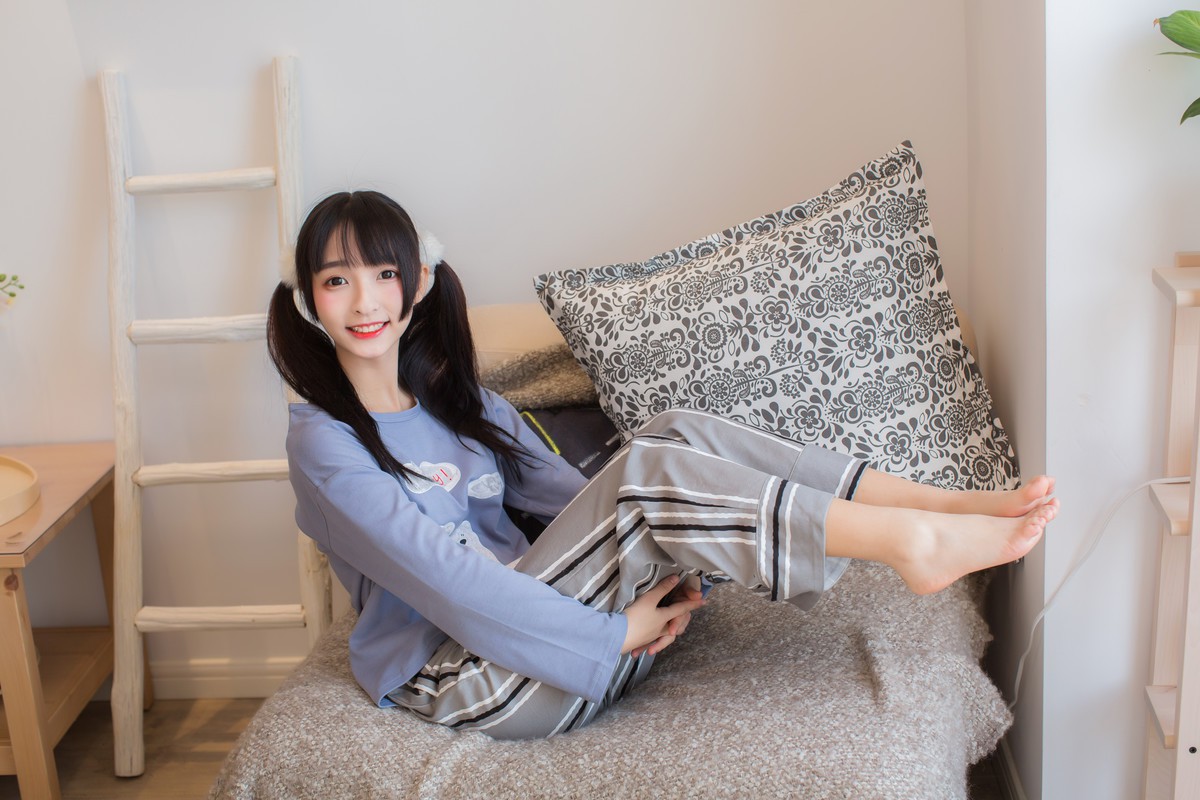 美女 & 睡衣