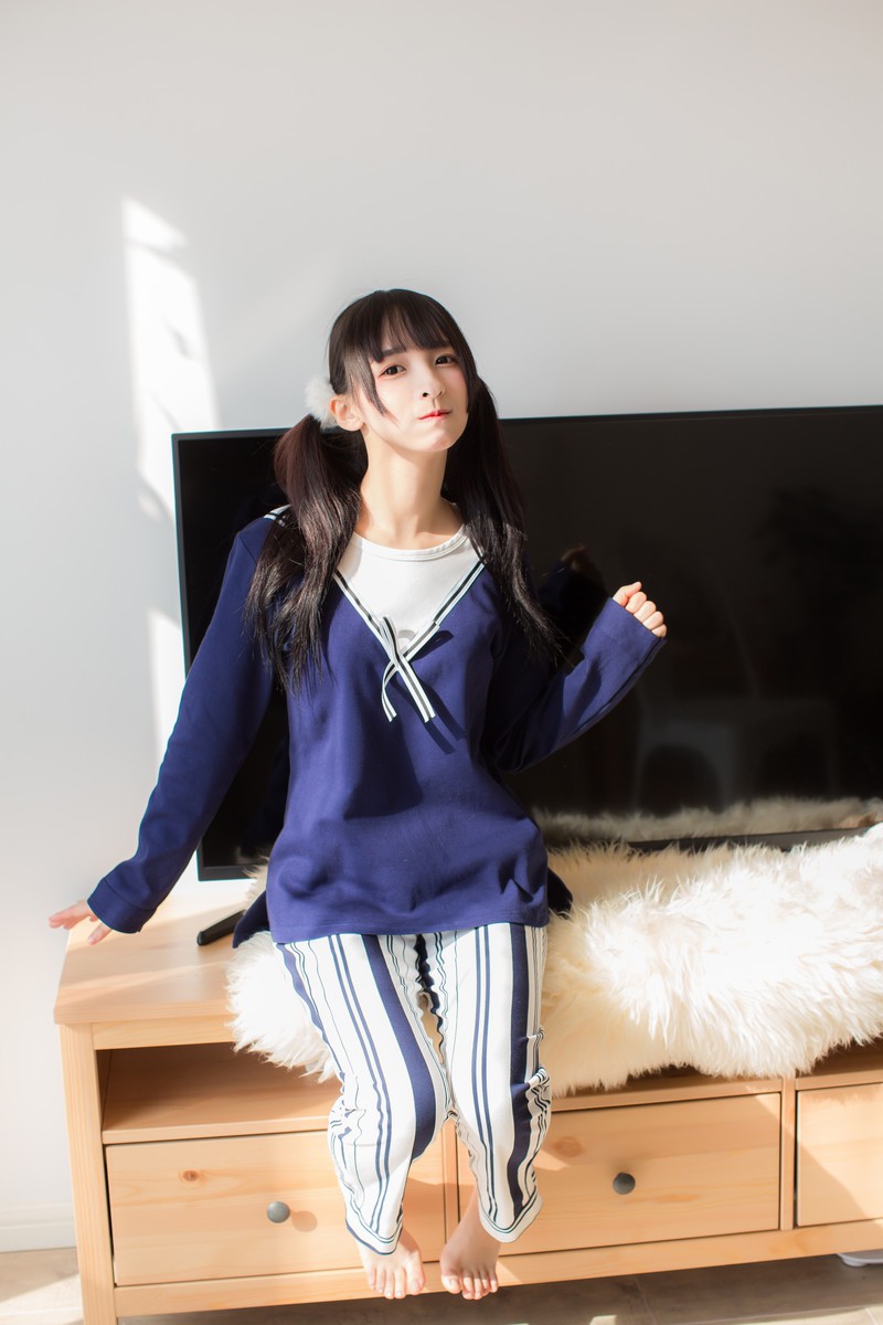 美女 & 睡衣