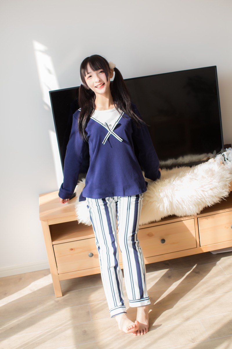 美女 & 睡衣