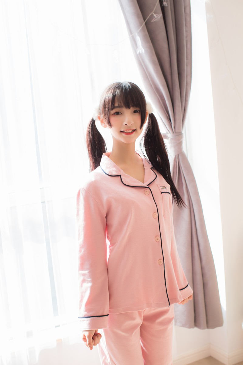 美女 & 睡衣