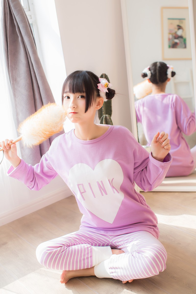 美女 & 睡衣
