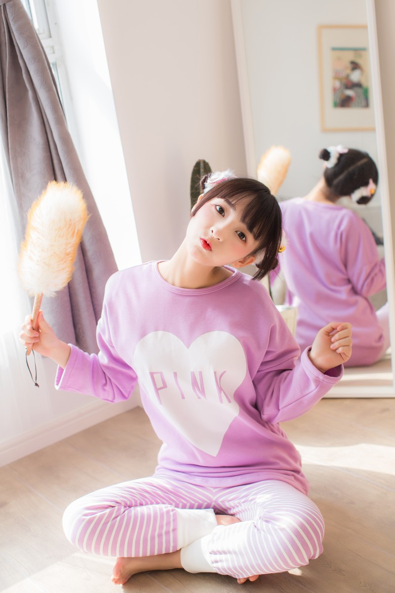 美女 & 睡衣