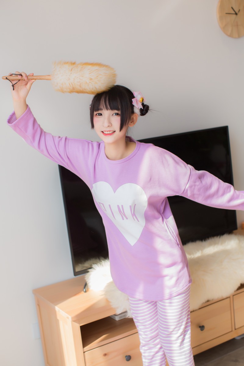 美女 & 睡衣