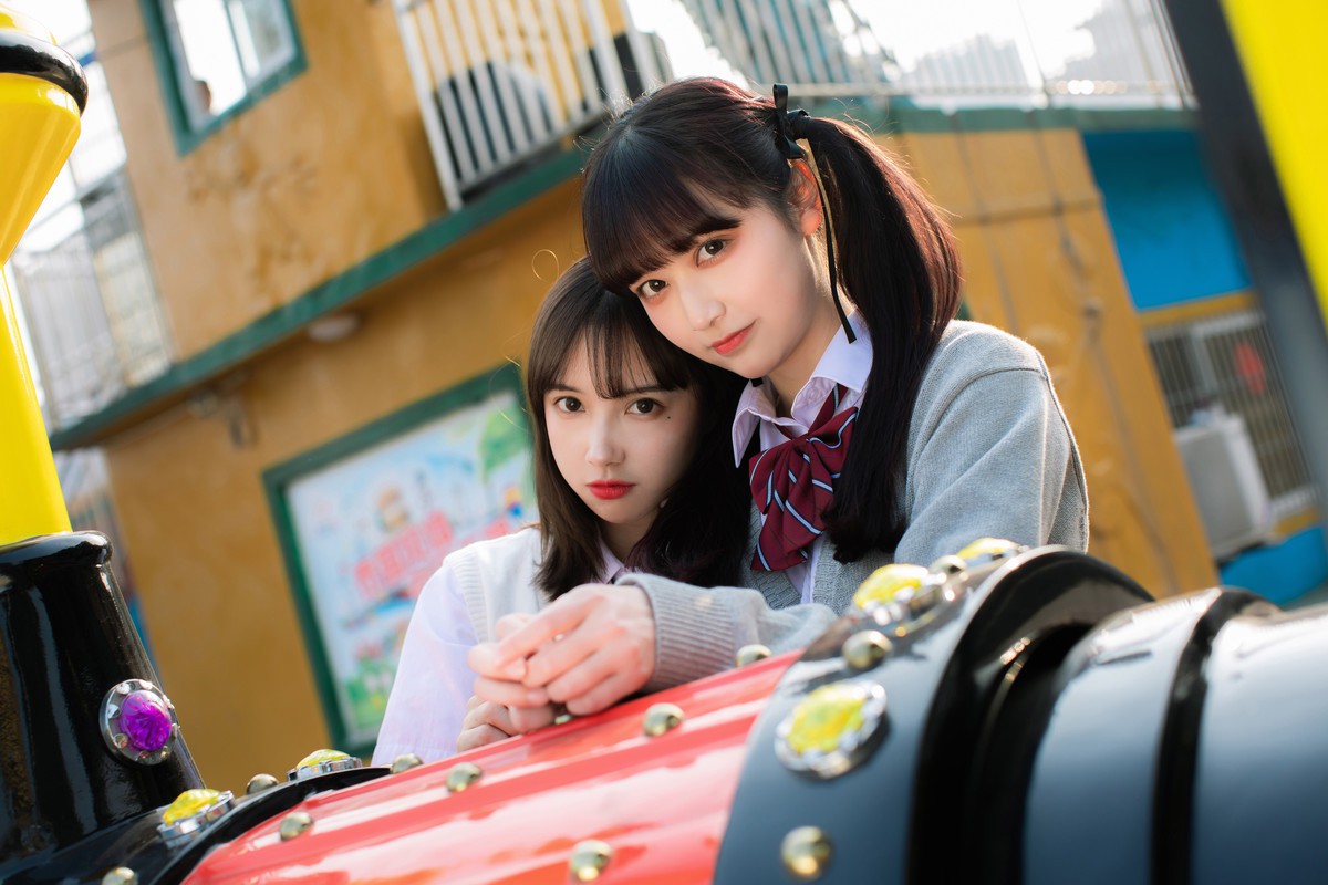 游乐园姐妹花