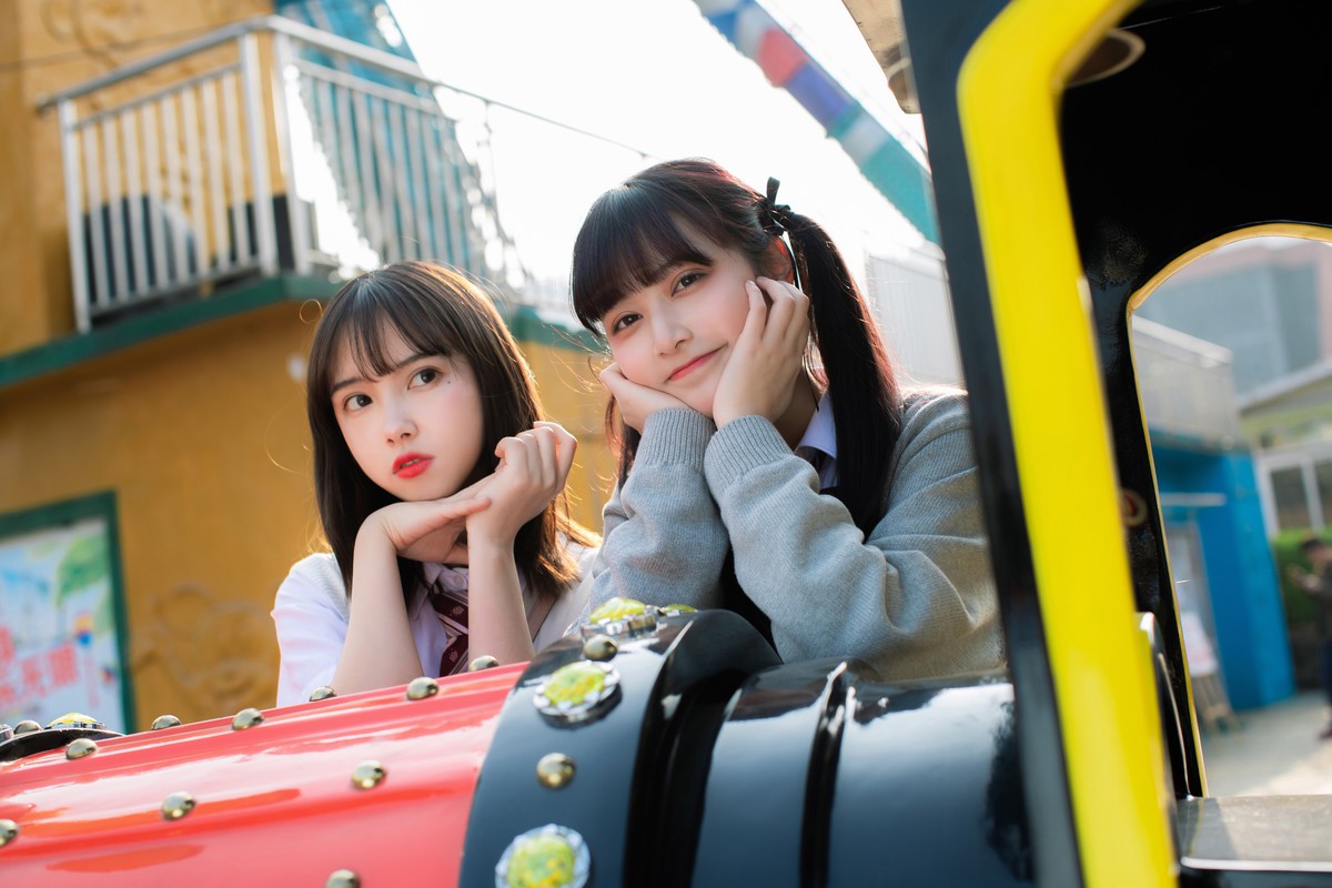 游乐园姐妹花