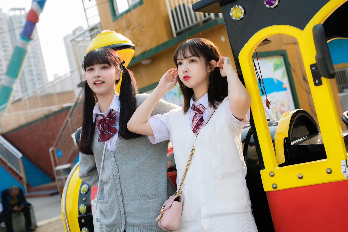 游乐园姐妹花