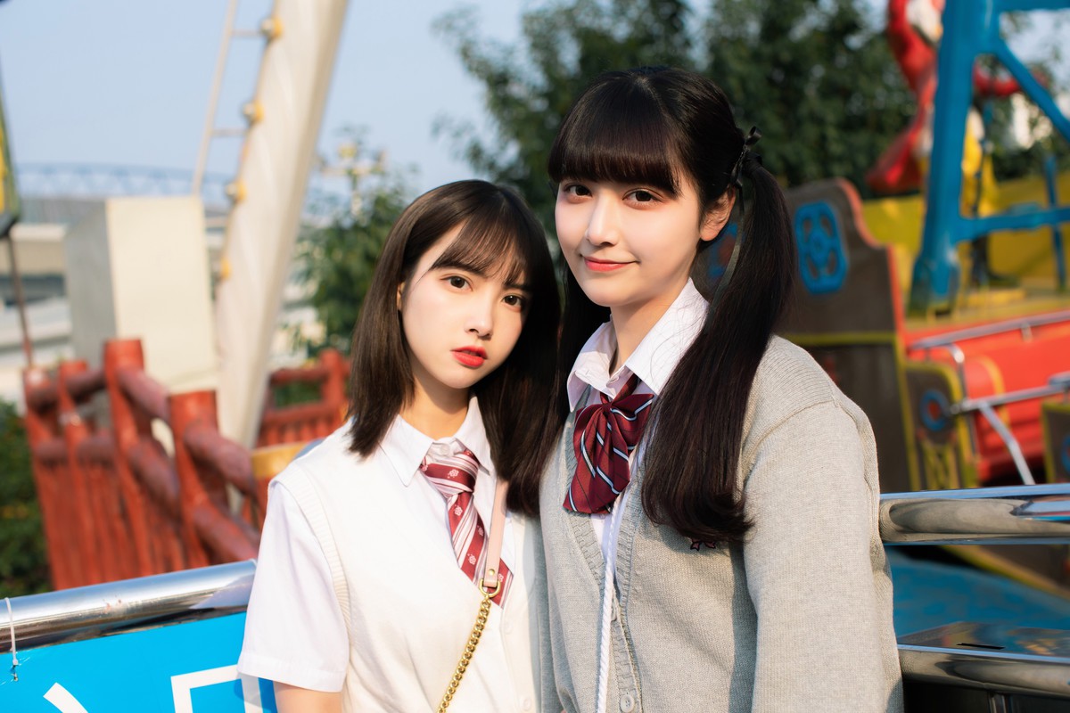 游乐园姐妹花