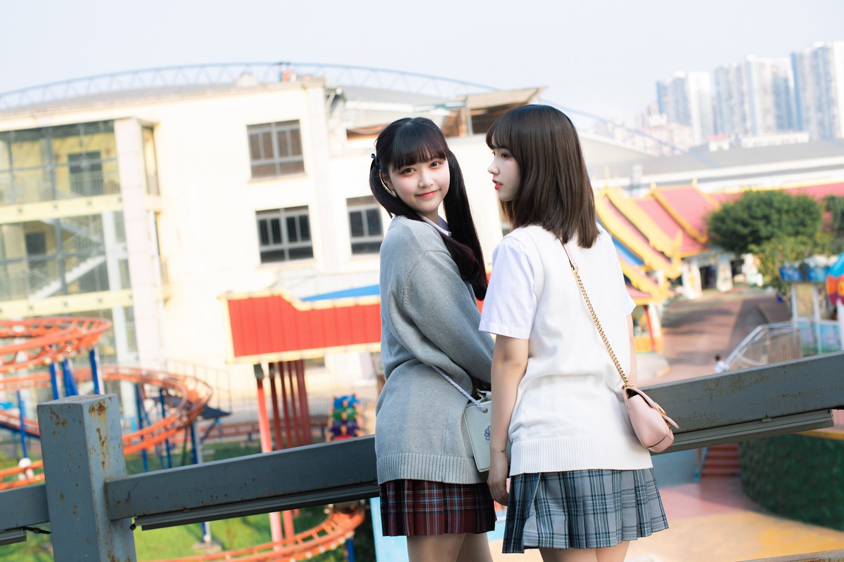 游乐园姐妹花