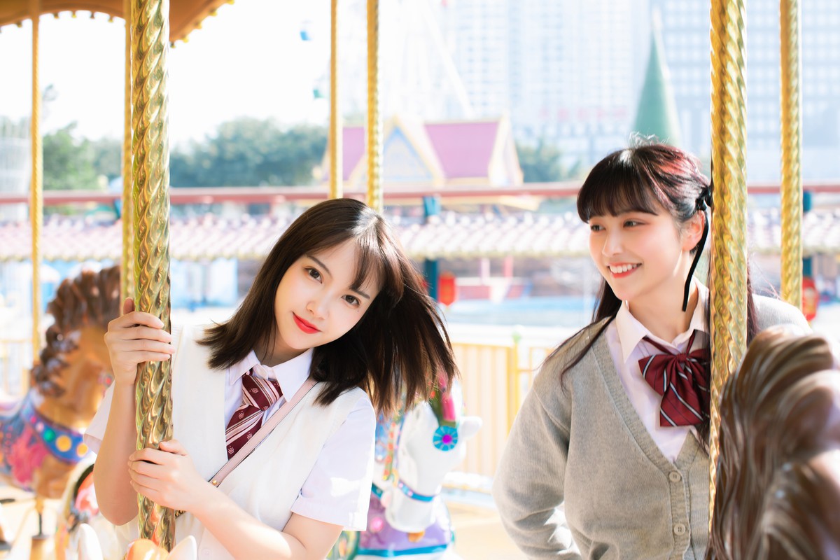 游乐园姐妹花