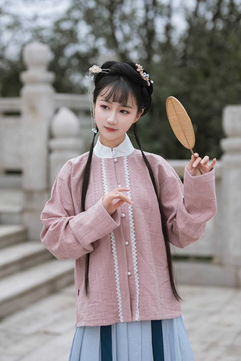 轻扇摇
