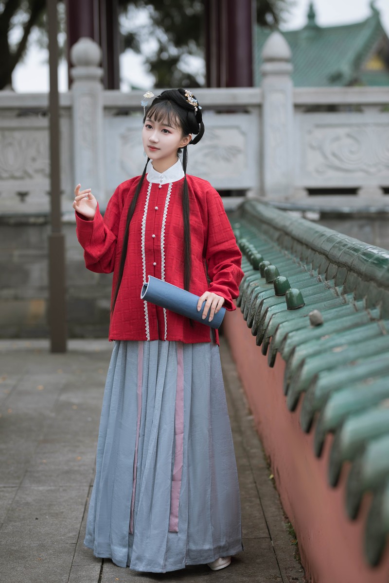 轻扇摇